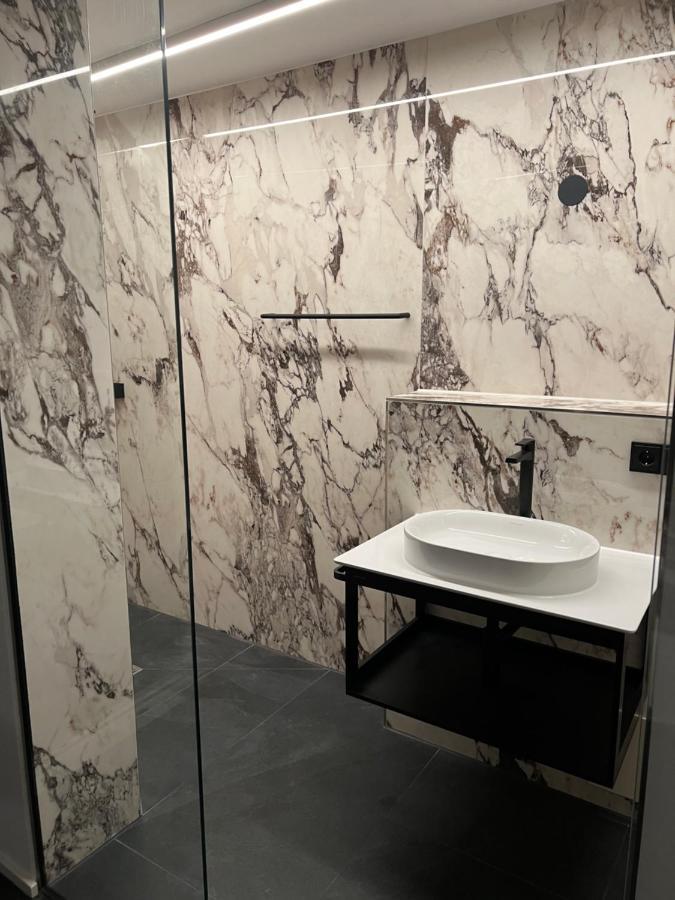 Zimmer & Appartements Am Schlossplatz Hohenems Buitenkant foto
