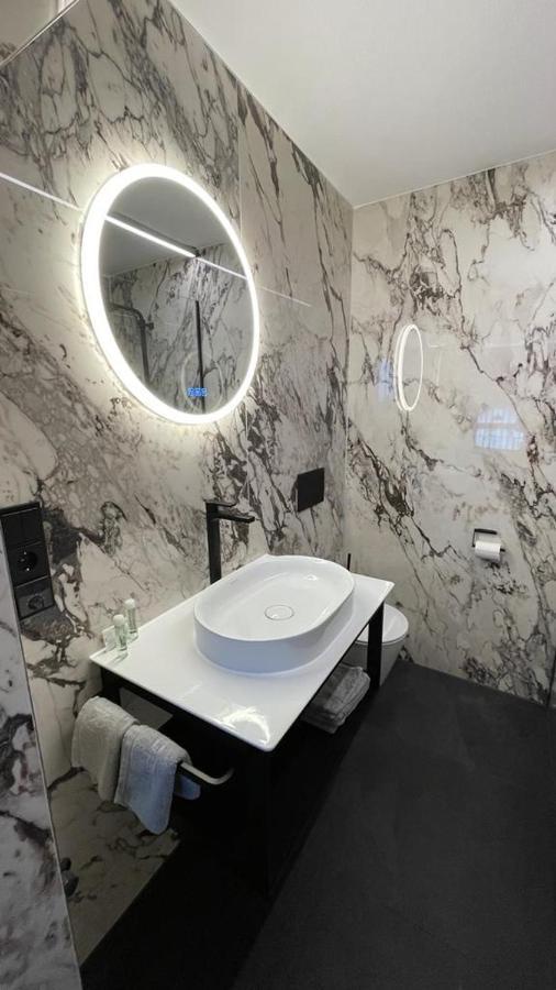 Zimmer & Appartements Am Schlossplatz Hohenems Buitenkant foto