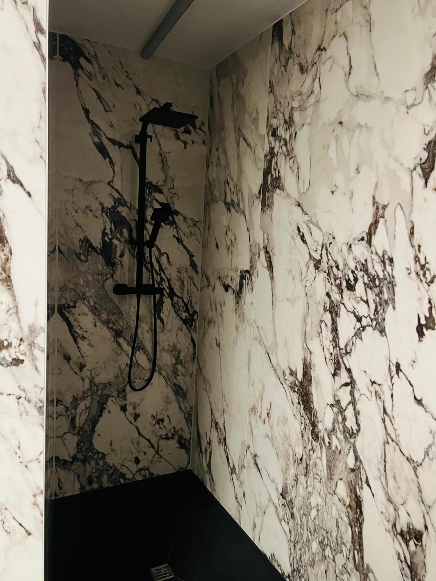 Zimmer & Appartements Am Schlossplatz Hohenems Kamer foto